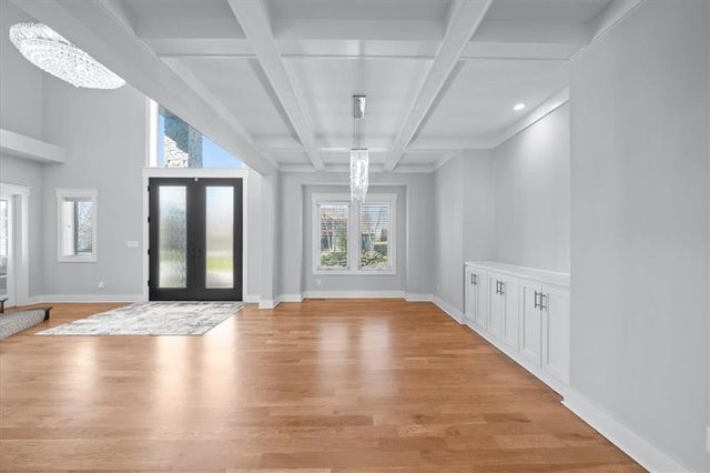 1744 NE Woodland Shores Lane, Lee's Summit, MO 64086