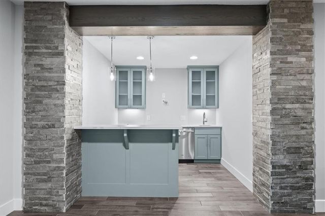 1744 NE Woodland Shores Lane, Lee's Summit, MO 64086