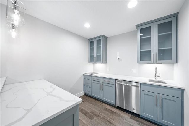 1744 NE Woodland Shores Lane, Lee's Summit, MO 64086