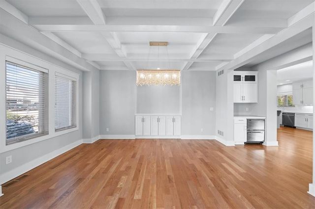 1744 NE Woodland Shores Lane, Lee's Summit, MO 64086