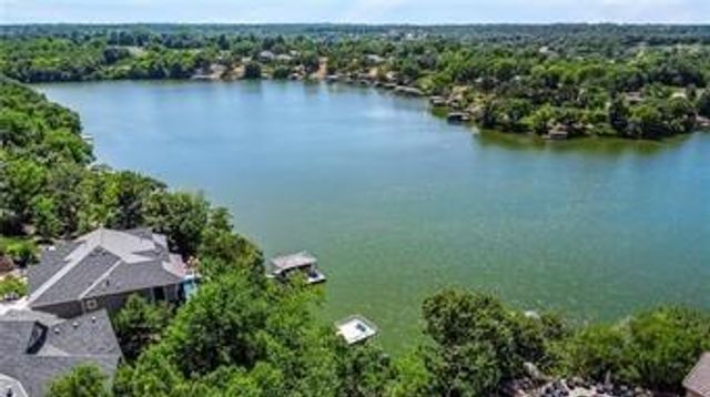1744 NE Woodland Shores Lane, Lee's Summit, MO 64086