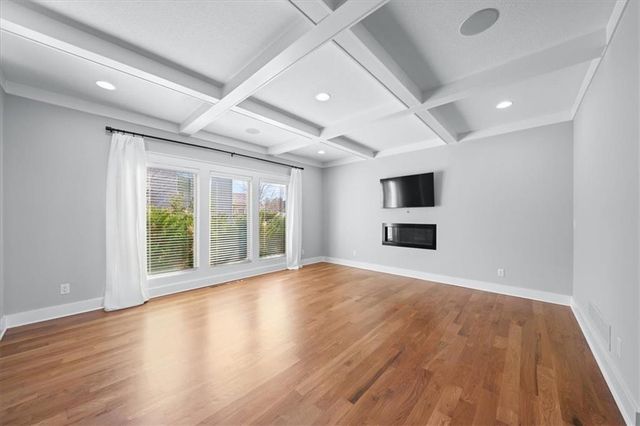 1744 NE Woodland Shores Lane, Lee's Summit, MO 64086