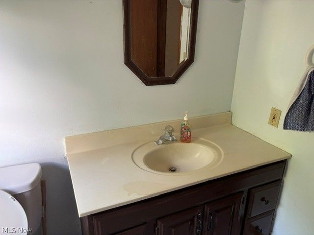 2610 E South Range, New Springfield, OH 44443