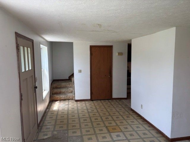 2610 E South Range, New Springfield, OH 44443