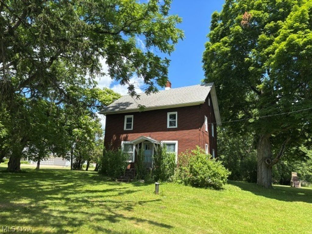 2610 E South Range, New Springfield, OH 44443