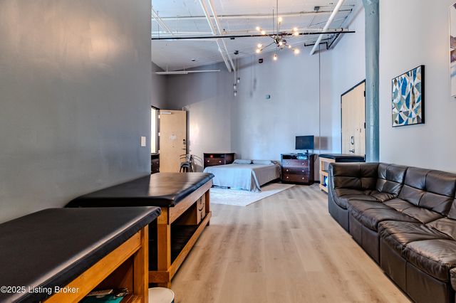 815 W Market St 807, Louisville, KY 40202