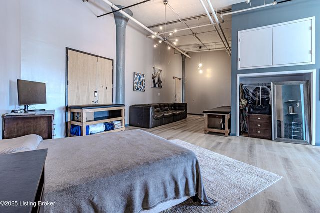 815 W Market St 807, Louisville, KY 40202