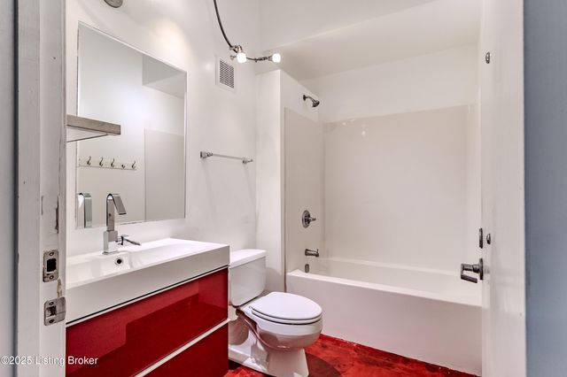 815 W Market St 807, Louisville, KY 40202