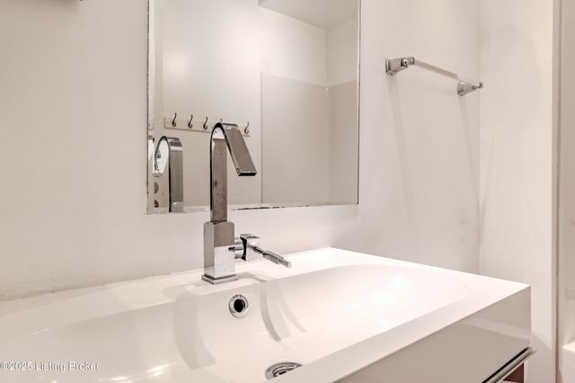 815 W Market St 807, Louisville, KY 40202