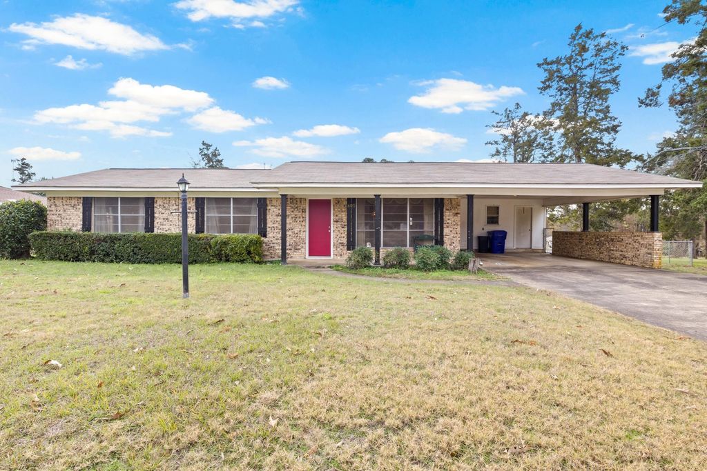 605 CAMPBELL, Linden, TX 75563