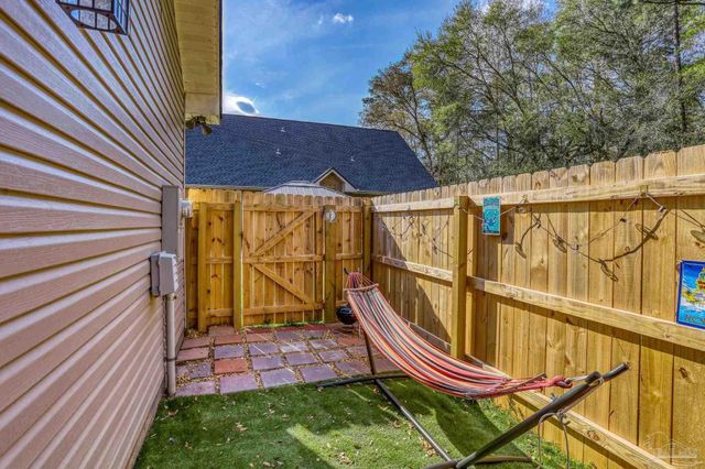 6456 Pansy Dr, Milton, FL 32570