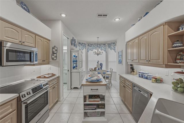 12410 WOODLANDS CIRCLE, Dade City, FL 33525