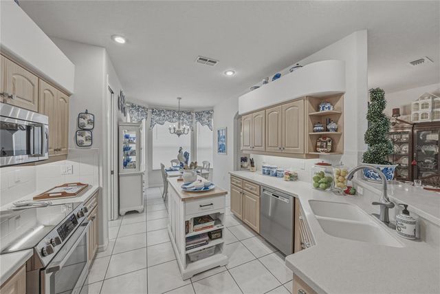 12410 WOODLANDS CIRCLE, Dade City, FL 33525