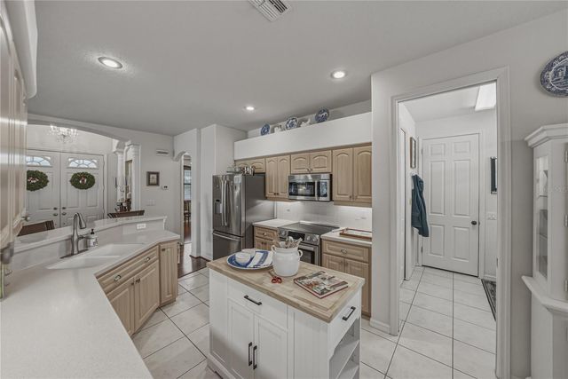 12410 WOODLANDS CIRCLE, Dade City, FL 33525