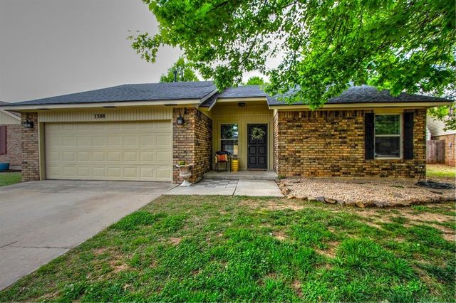 1308 Oswego Drive, Yukon, OK 73099