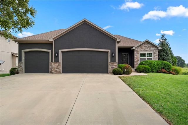 19813 Elmridge Street, Spring Hill, KS 66083
