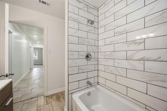 908 23rd Avenue N, Texas City, TX 77590