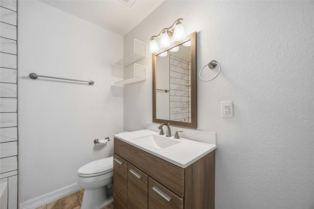 908 23rd Avenue N, Texas City, TX 77590