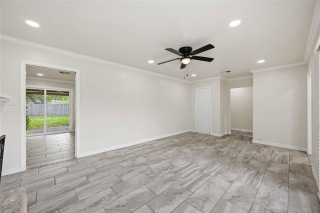 908 23rd Avenue N, Texas City, TX 77590