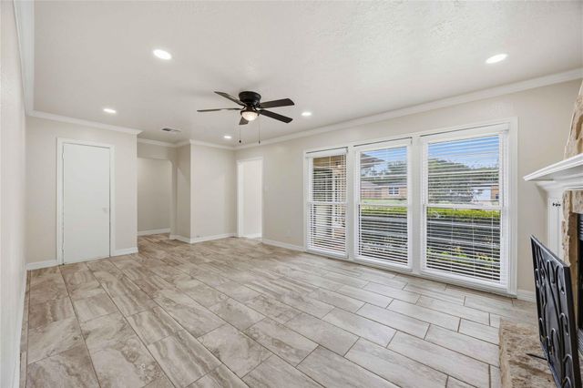 908 23rd Avenue N, Texas City, TX 77590