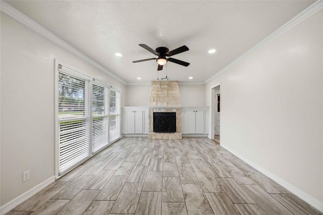 908 23rd Avenue N, Texas City, TX 77590