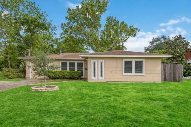 908 23rd Avenue N, Texas City, TX 77590