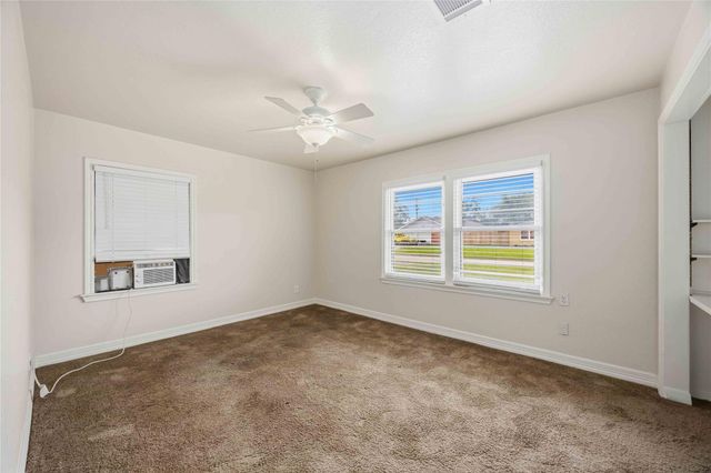 908 23rd Avenue N, Texas City, TX 77590