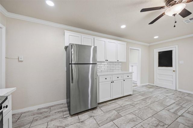 908 23rd Avenue N, Texas City, TX 77590