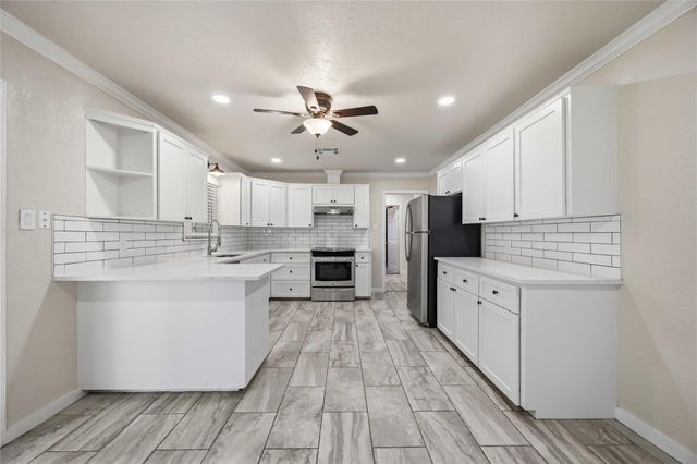 908 23rd Avenue N, Texas City, TX 77590