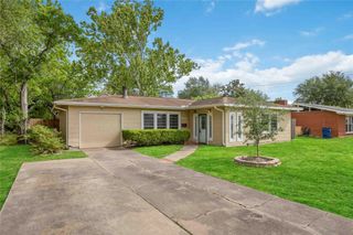 908 23rd Avenue N, Texas City, TX 77590