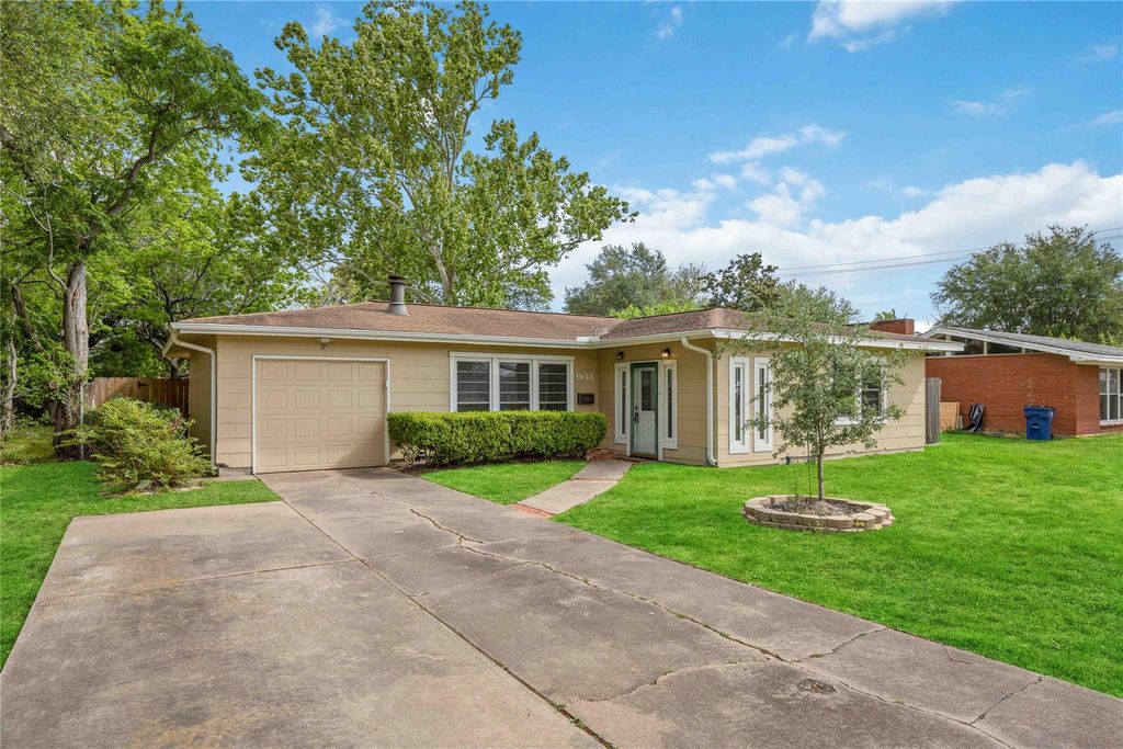 908 23rd Avenue N, Texas City, TX 77590