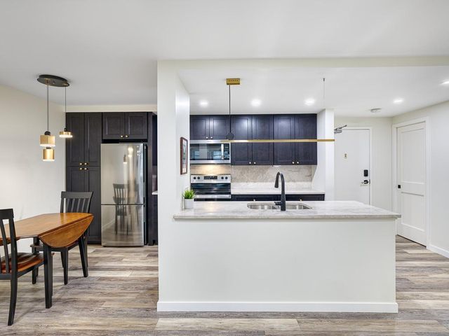 334 Cherokee Avenue 103, Saint Paul, MN 55107