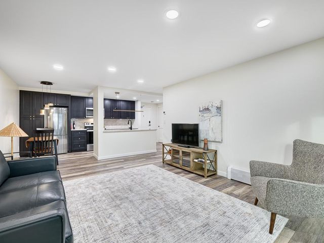334 Cherokee Avenue 103, Saint Paul, MN 55107