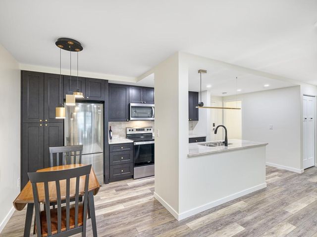 334 Cherokee Avenue 103, Saint Paul, MN 55107
