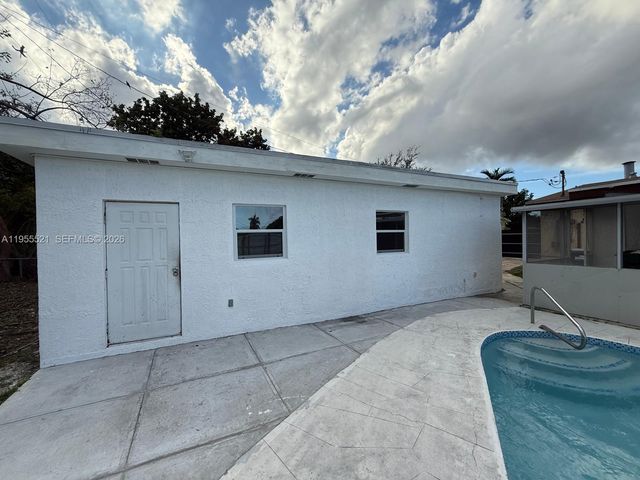 1270 North Dr, Miami, FL 33179