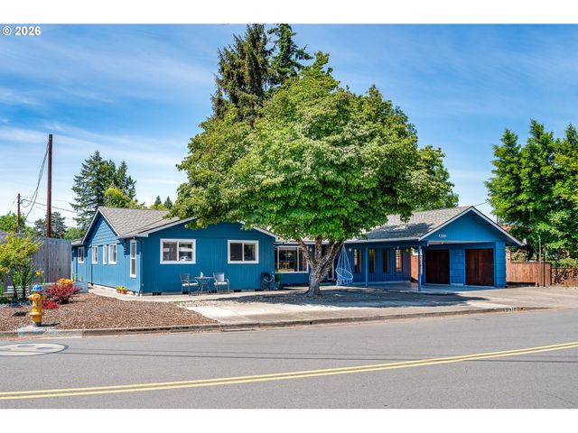 1294 SATRE St, Eugene, OR 97401