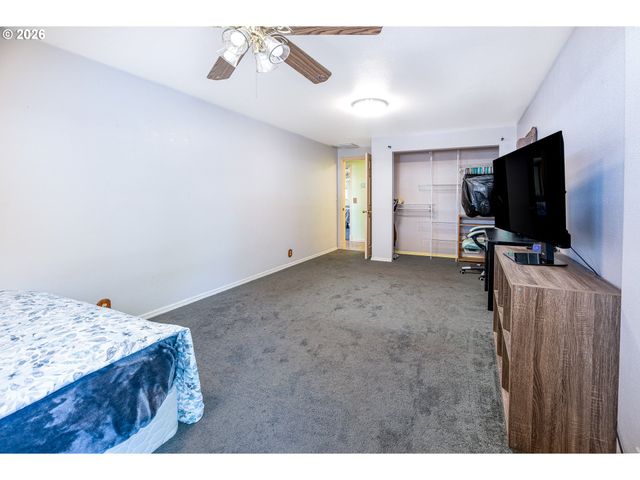 1294 SATRE St, Eugene, OR 97401