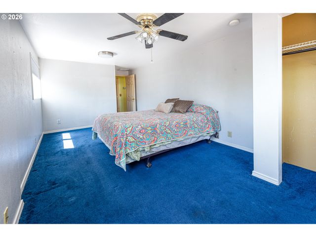 1294 SATRE St, Eugene, OR 97401