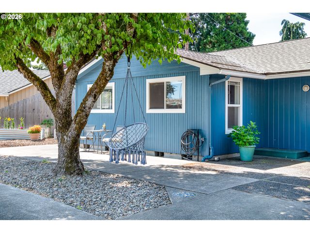1294 SATRE St, Eugene, OR 97401