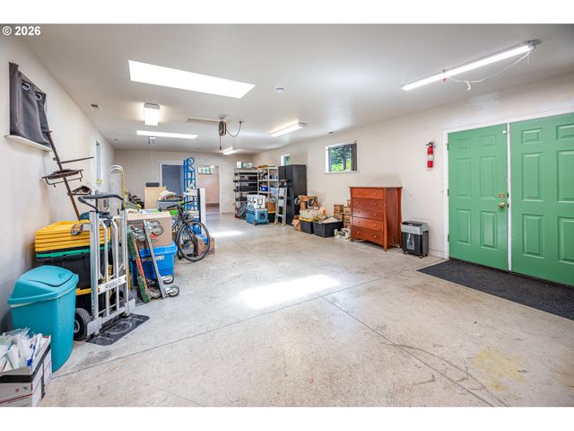 1294 SATRE St, Eugene, OR 97401