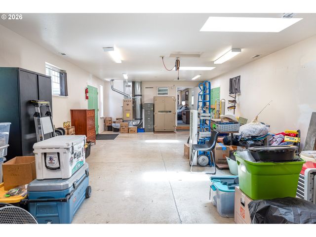 1294 SATRE St, Eugene, OR 97401
