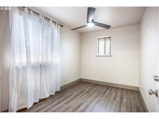 1294 SATRE St, Eugene, OR 97401