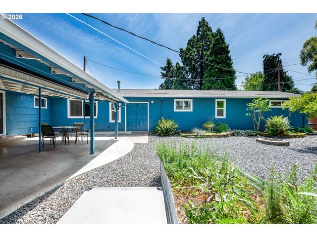 1294 SATRE St, Eugene, OR 97401