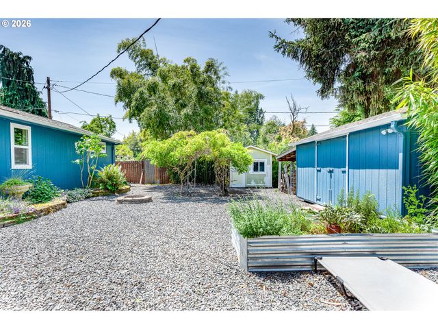 1294 SATRE St, Eugene, OR 97401