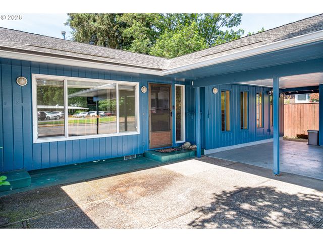 1294 SATRE St, Eugene, OR 97401