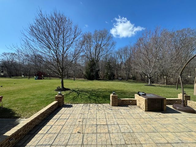 10588 Erie Drive, Crown Point, IN 46307