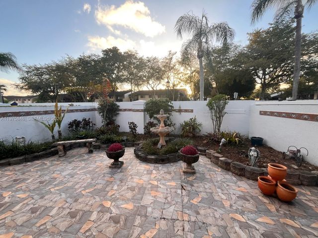 15390 SW 76th Ter 105, Miami, FL 33193