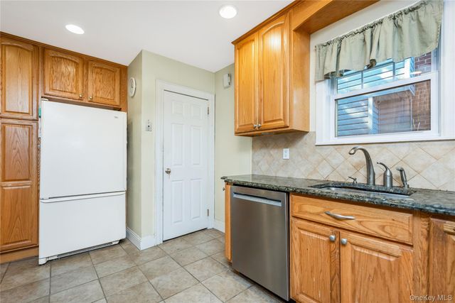 81 Marshall Avenue, Floral Park, NY 11001