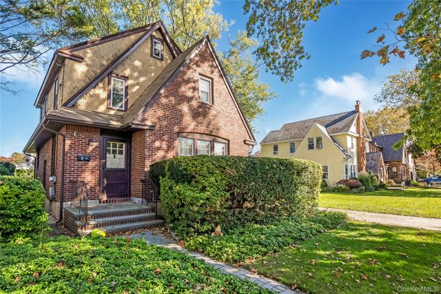81 Marshall Avenue, Floral Park, NY 11001