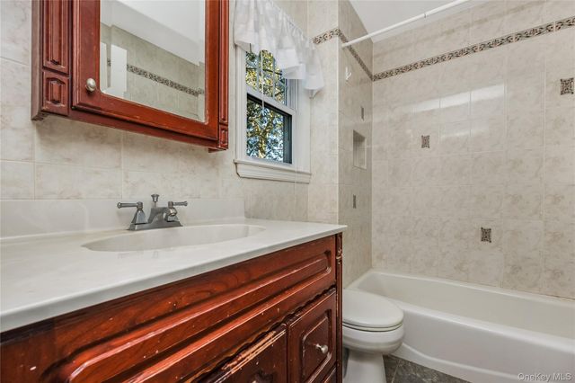 81 Marshall Avenue, Floral Park, NY 11001